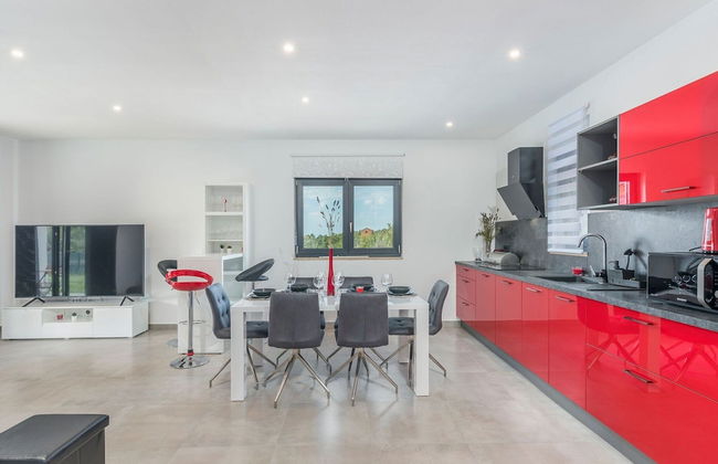 Villa in Novigrad With Private Pool and Beach - Photo 10