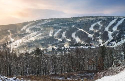 Rustic Mountain Escape Waterpark, Ski & Views! - Foto 21