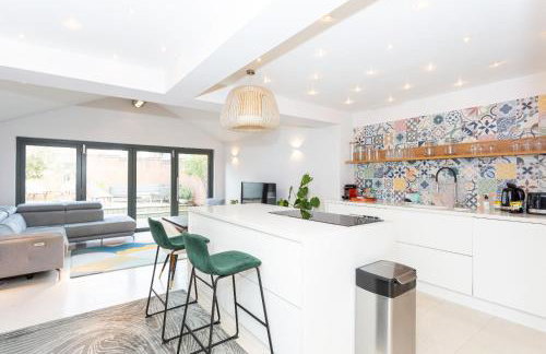 5 Bed Family Home- Free Parking - Foto 43