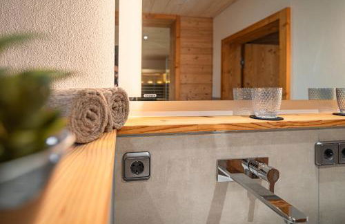 Luxus Chalet im Allgäu - Zirbenholz Schlafzimmer - Terrasse mit Bergblick - Infrarotkabine - Foto 48
