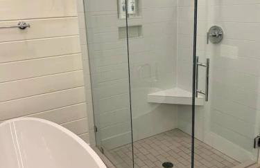 25-Bed, Amenity-Rich Estate in a Private Forest - Foto 38