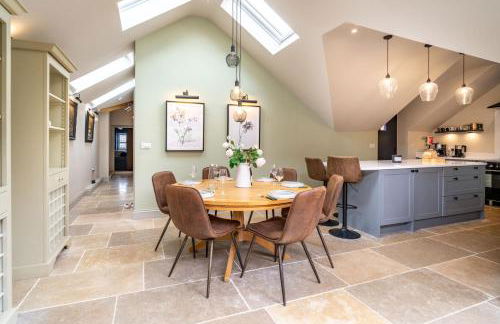 Knyvetts sleeps 6, 3 double beds, pretty garden - Foto 16