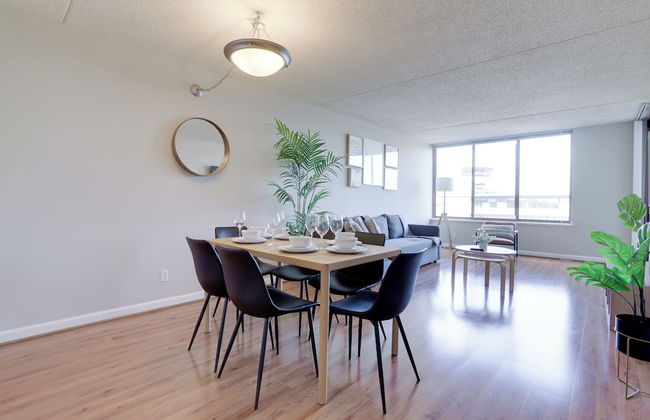 Modern Pentagon City Retreat - Photo 29