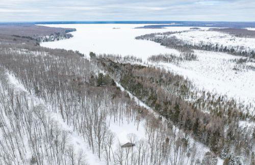 Snowy Paws on Lac Vieux Desert - Photo 27