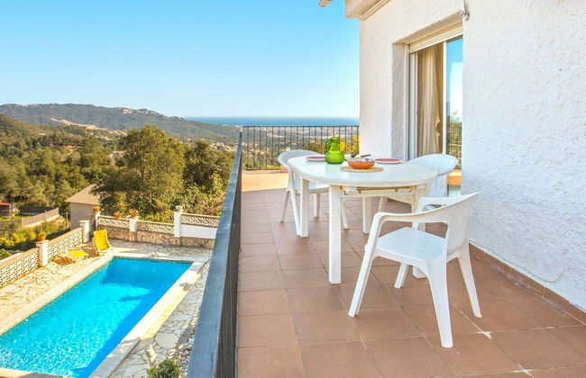 Serene Villa in Lloret de Mar With Private Swimming Pool - Photo 6