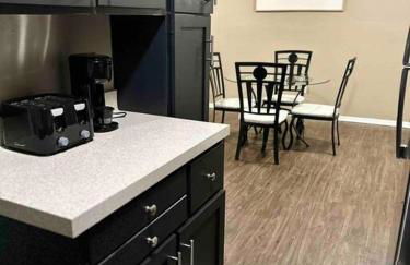 Short Walk to JSU Stadium, Hospitals, and Bars in Fondren - Foto 14