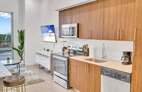 Modern Unit in Downtown Miami With Free Parking - Photo 9