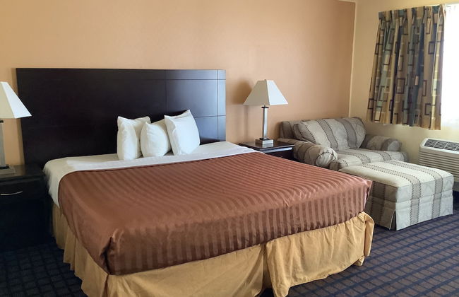 Silver Spur Vintage Inn & Suites - Photo 14