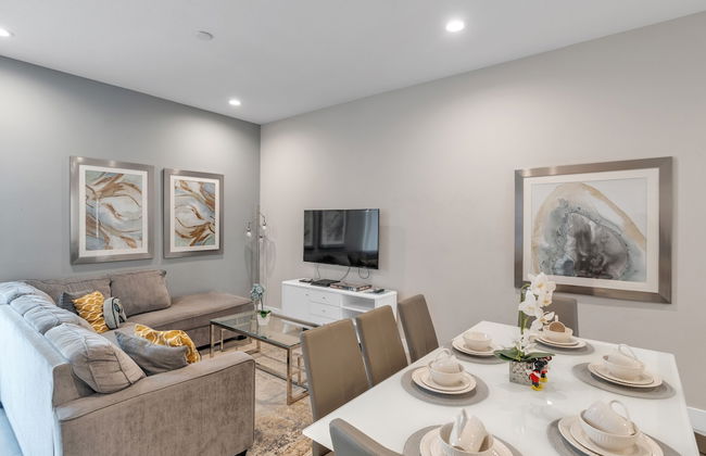 Elegant Townhome Near Disney â Private Suites! 4 Bedroom Townhouse by RedAwning - Photo 22