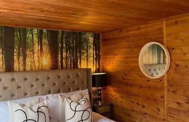 Otter 1 - Private Hot Tub - Bali Inspired Lodge - Bath - Longleat - Wiltshire - Photo 41