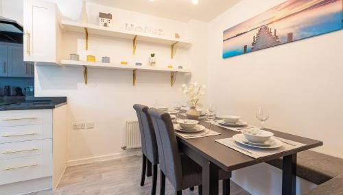 Cheerful 4-bedroom house with multiple car parking - Foto 2