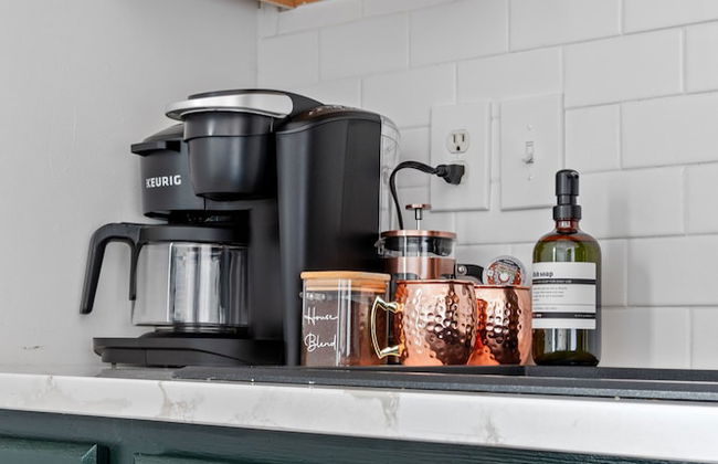 NEW Luxe Pet Friendly Free Parking Downtown - Foto 15