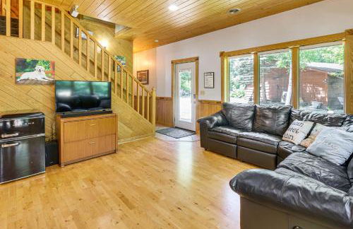 Lakefront Tower Home with Shared Dock! - Foto 3