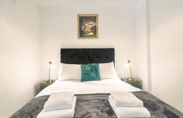 The County Staycation - Photo 35