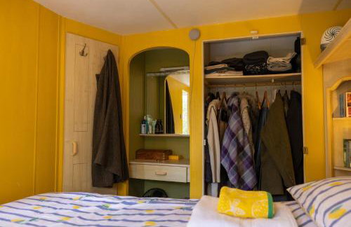 1 Bed Caravan Sleeps 2 -Dog Welcome -Free Parking - Photo 31