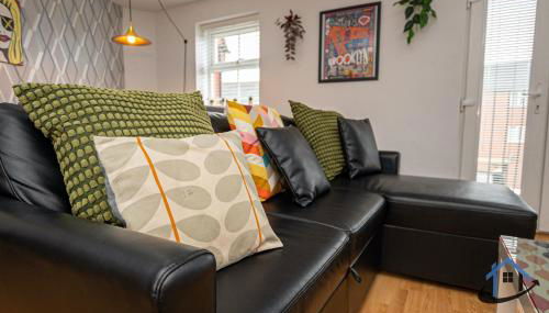 Garfield House, 3 bed house, sleeps 7, Nr Rushden Lakes, allocated parking, corporates welcome - Foto 3