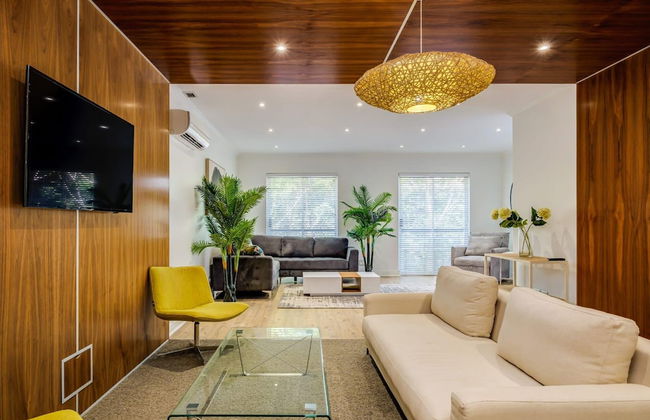 Contemporary Apartment Close to the Radisson Majolica - Photo 35