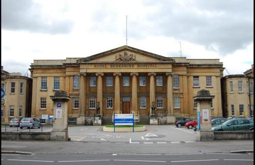 Stunning 3 Bedroom 2 Bathroom Bungalow by CozyNest - Photo 34