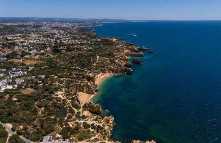 Apartamento no Condomínio Baia Village com Piscina - Foto 35