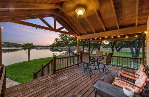 Lakefront Haven about 6 Mi to Historic Granbury Square - Foto 1