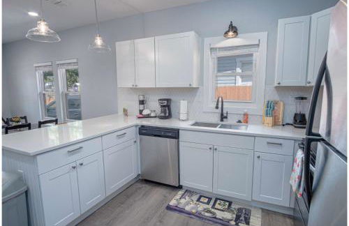 Delightfully Renovated 4 Br/2 BA Near DT Riverwalk - Foto 16