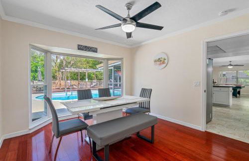 Spacious & Amazing Home w Big Pool and Patio - Photo 14