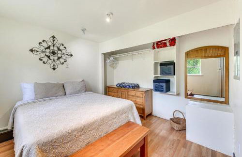 Rustic and Modern Home with Forest Views in Newport! - Foto 15