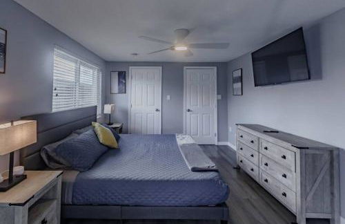 Spacious Backyard & Pool Retreat - 5 Mins to Beach - Foto 19