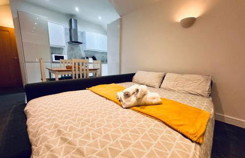 Stylish 1 Bedroom Flat in the Heart of Staines - Foto 15