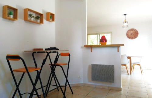 Le Parc Jean Édouard - Spa avec jacuzzi privé - Superbe villa 4 chambres - 9 couchages - 6 lits - Poêle - Parking - Climatisation réversible- Terrasse ombragée et grand jardin - Foto 29