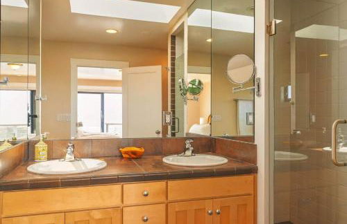 Seaside Elegance Oceanfront Escape with 3 Suites - Foto 17