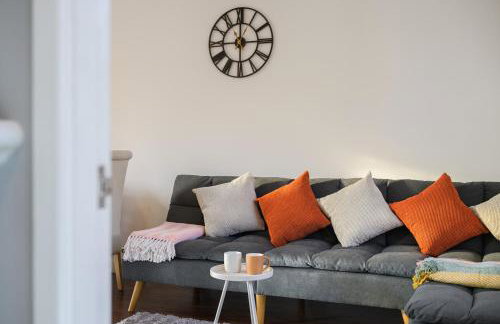 Stylish 3BR Home - Sleeps 7 - 15 Min to City Centre, Parking Garden & Fast Wi-Fi - Foto 36