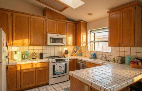 Spacious 3BR Home with Hot Tub & Private Yard - Foto 8