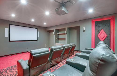 Sprawling Suwanee Home Theater, Pool, Hot Tub! - Foto 39