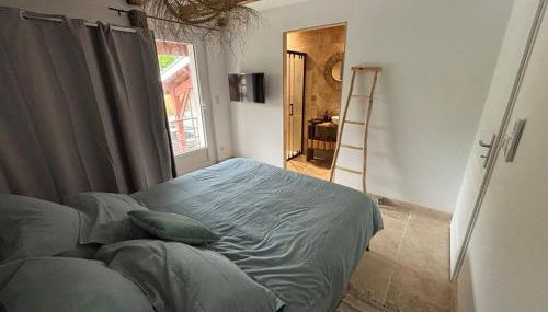 At Stéphanie and Damien's, Charming stone and pool - Foto 2