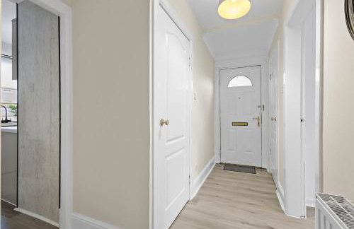 Welcoming Home in Johnstone, Near Glasgow Airport - Bonnie Lodgings - Foto 21