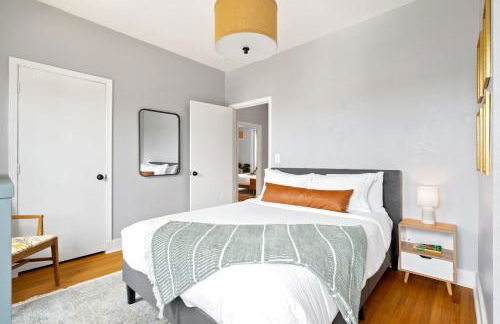 King Bed, Near DT and Best Restaurants, Pets OK! - Foto 46