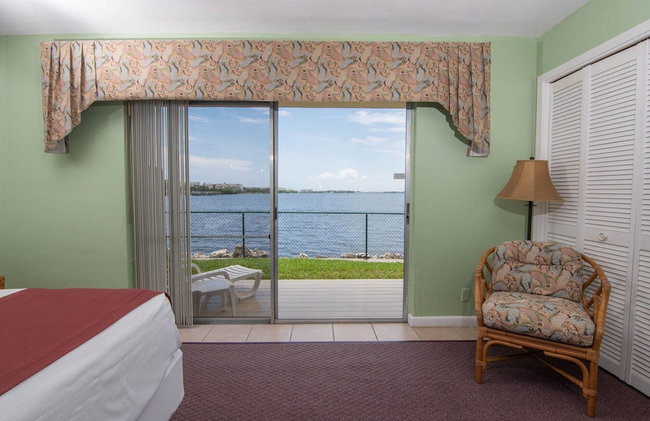 Palm Beach Waterfront Suites - Photo 14