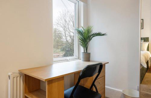 Spacious Retreat 5 Beds Sleeps 8 Free Parking - Foto 11