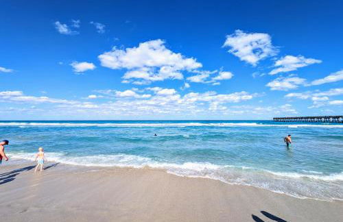 Coastal Harbor, King Bed, Pickleball Gear, Golf set, BBQ- 1 dollar rides to Beach, by Maven Vacation Rentals - Foto 40