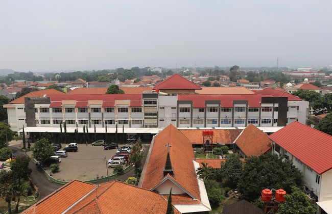 Spacious Studio The Edge Bandung Apartment - Photo 21