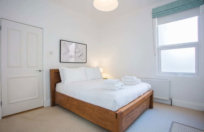 Stylish & Modern 3 Bed Flat in NW London With Garden - Foto 10