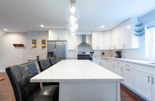 Stylish 3BR w Pool Table & Garage - Foto 12