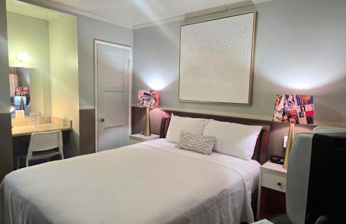 HARRY'S MAN CAVE - A Vintage Motel on the Historic 395 route - The New Star Motel Experience - Photo 82
