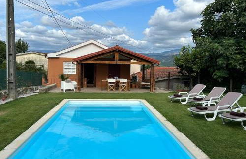 Casa da Vila em Celorico de Basto - Foto 1