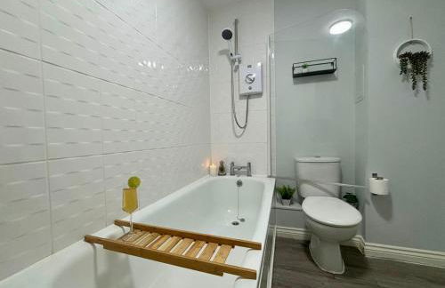 Eskdale Townhouse- Spacious 4BR ,Crawley, Free Wifi, Parking, fully equipped, contractor friendly, temporary relocations welcome, near Gatwick Airport - Foto 58