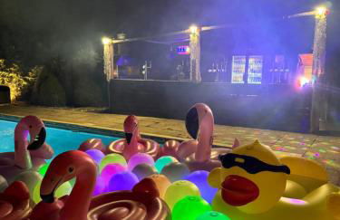 Grade II Listed Farmhouse, Pool, Hot Tub, Games Room, Celebration Hall, Car Park, 10ppl, 45 min from Central London - Foto 19