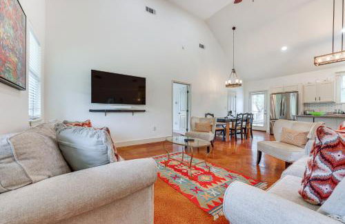 San Marcos Home with Fire Pit about 10 Mi to Downtown! - Photo 4