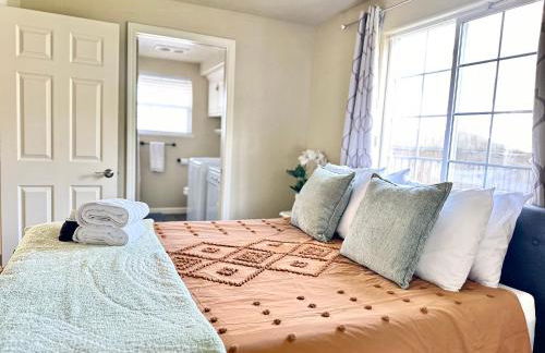 Near Downtown- Kitchen-washerdryer-parking - Foto 26