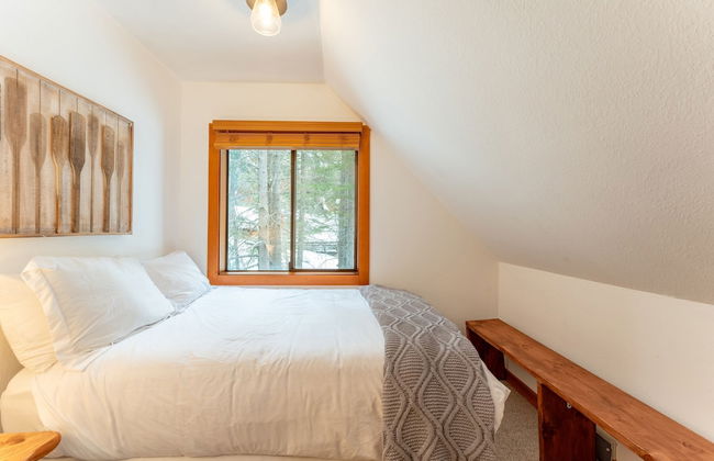 Indigo Owl by Avantstay Cabin w Firepit Minutes to Lake Slopes - Photo 28